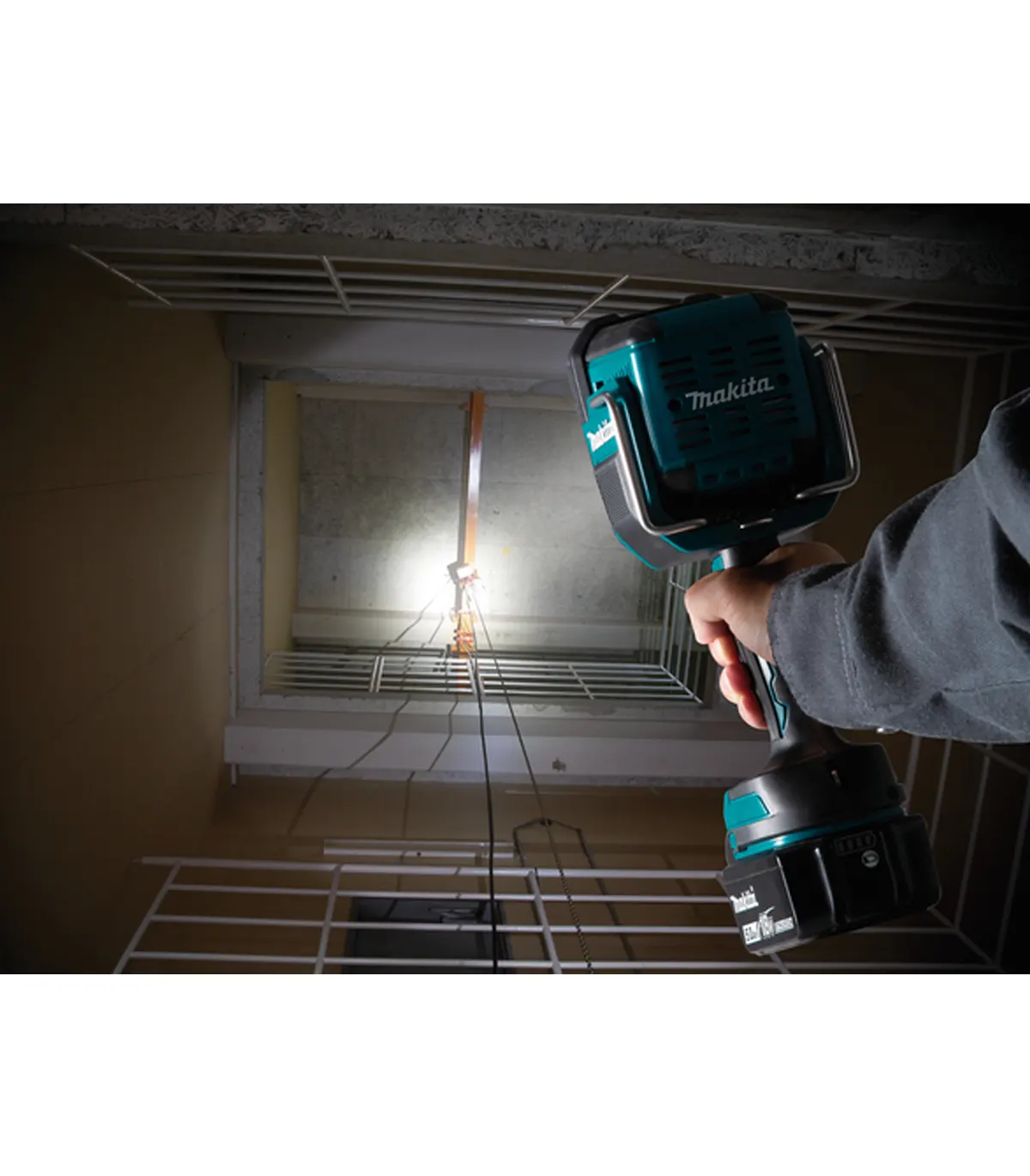 Makita – Akumulatorska svjetiljka lampa DEBDML812 14,4 / 18 V LXT
