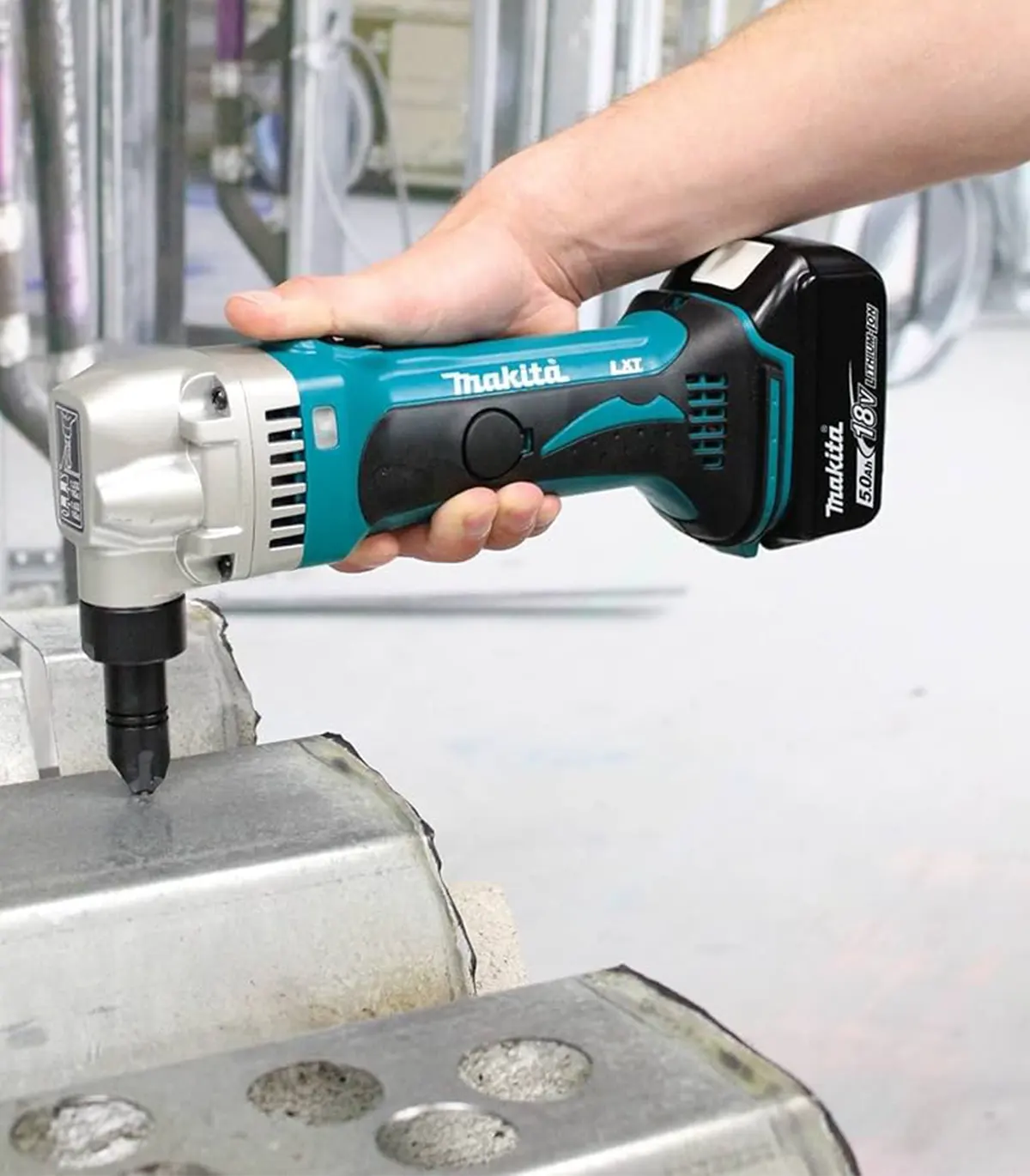 Makita – Akumulatorska glodalica za lim DJN161Z