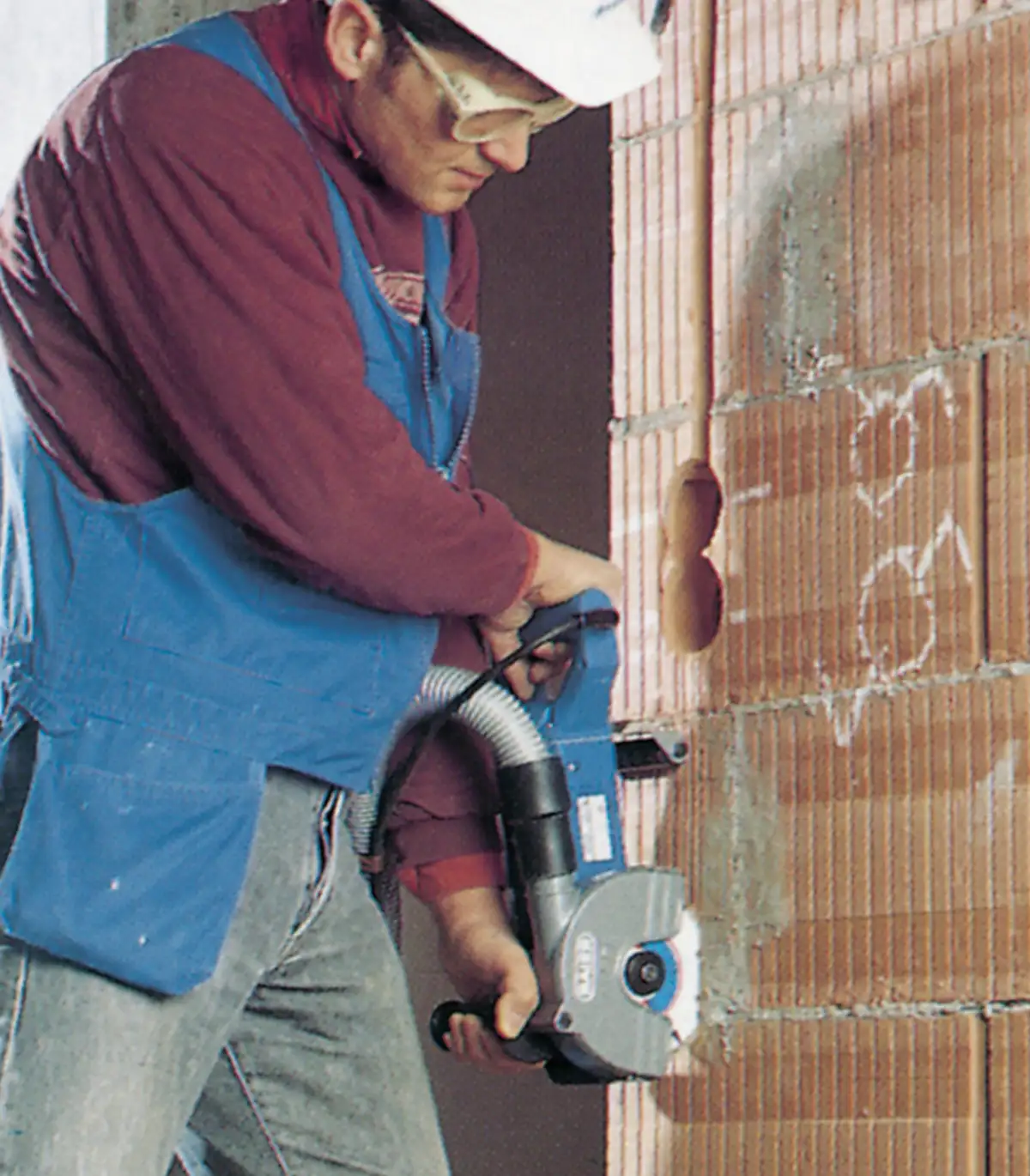 Makita – Rezač kanala SG150