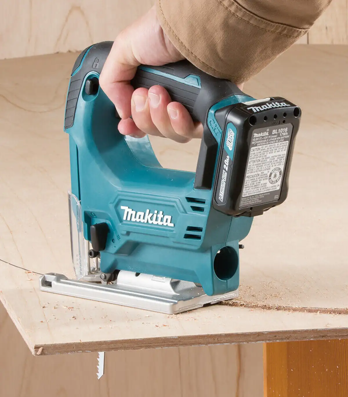 Makita – Akumulatorska ubodna pila CXT JV101DZ
