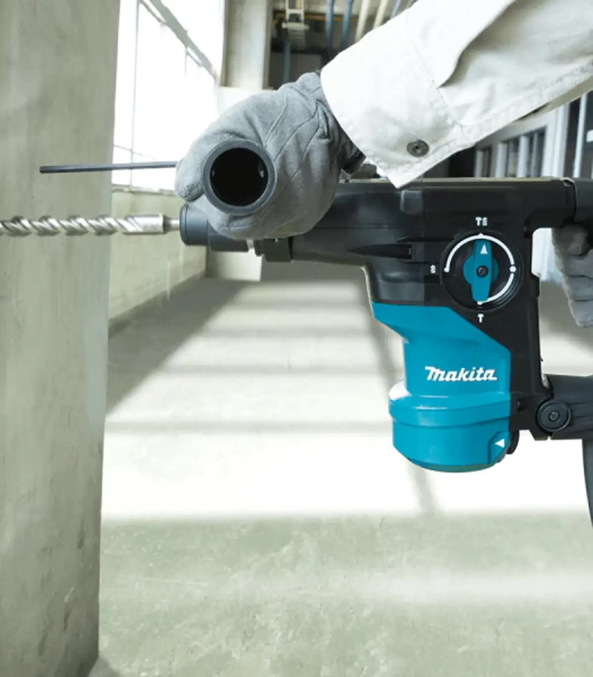 Makita – Bušilica-čekić HR3001CJ
